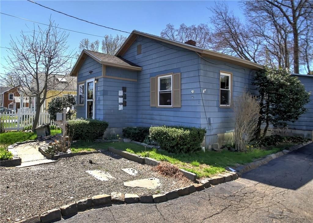 Property Photo:  7 Warner Street  CT 06460 
