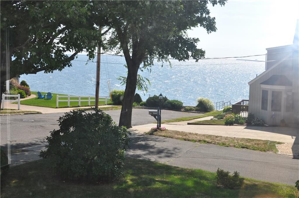 Property Photo:  