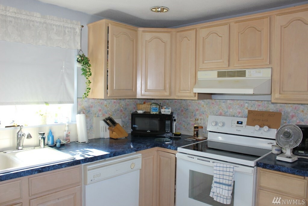 Property Photo: 1327 2nd St WA 98801