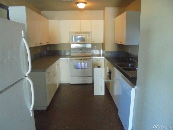 Property Photo:  323 E St NE 323  WA 98848 