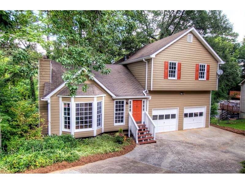 Property Photo: 891 Old Farm Walk 30066