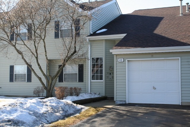 Property Photo:  40 N Victoria Lane H  IL 60107 