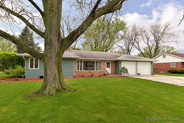 Property Photo:  149 Edgelawn Drive  IL 60506 