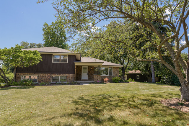 Property Photo:  6200 Fairview Avenue  IL 60516 