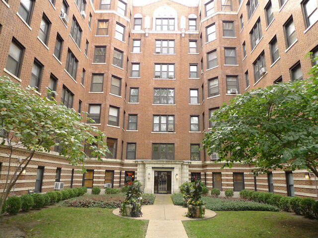 Property Photo:  725 W Sheridan Road 202  IL 60613 