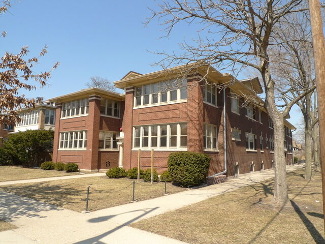 Property Photo: 104 Washington Boulevard 1 IL 60302