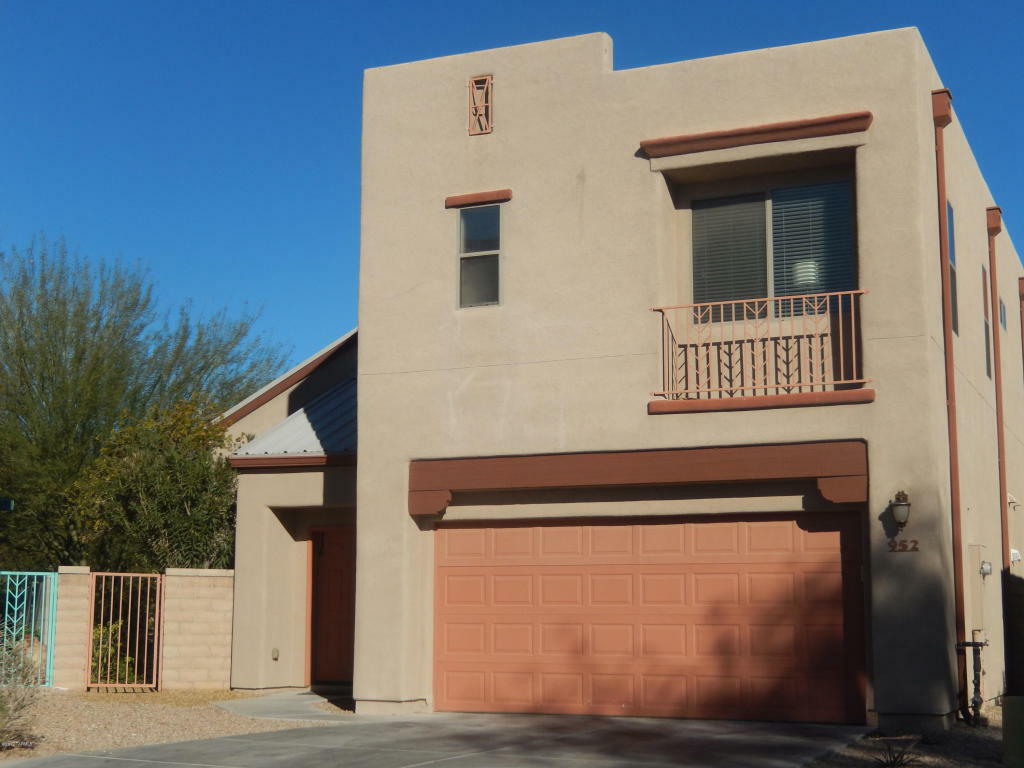 Property Photo:  952 W Calle Estrella De Noche  AZ 85713 