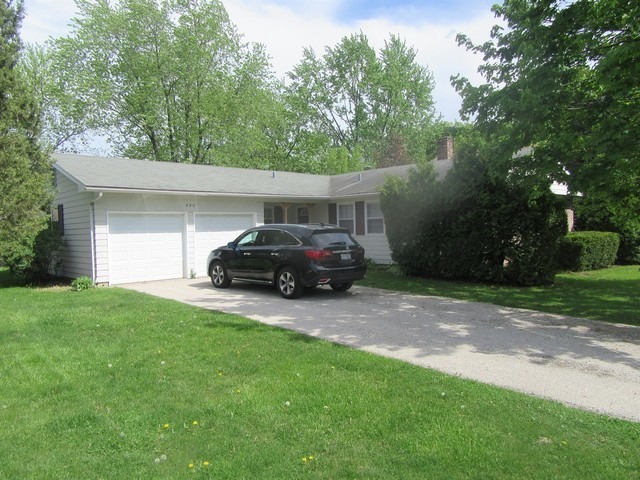 Property Photo: 690 Wyngate Lane IL 60089