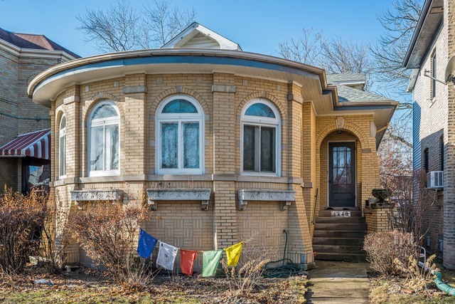 Property Photo:  6640 N Talman Avenue  IL 60645 