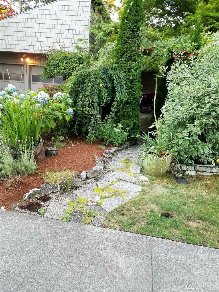 Property Photo:  414 Farallone Ave  WA 98466 