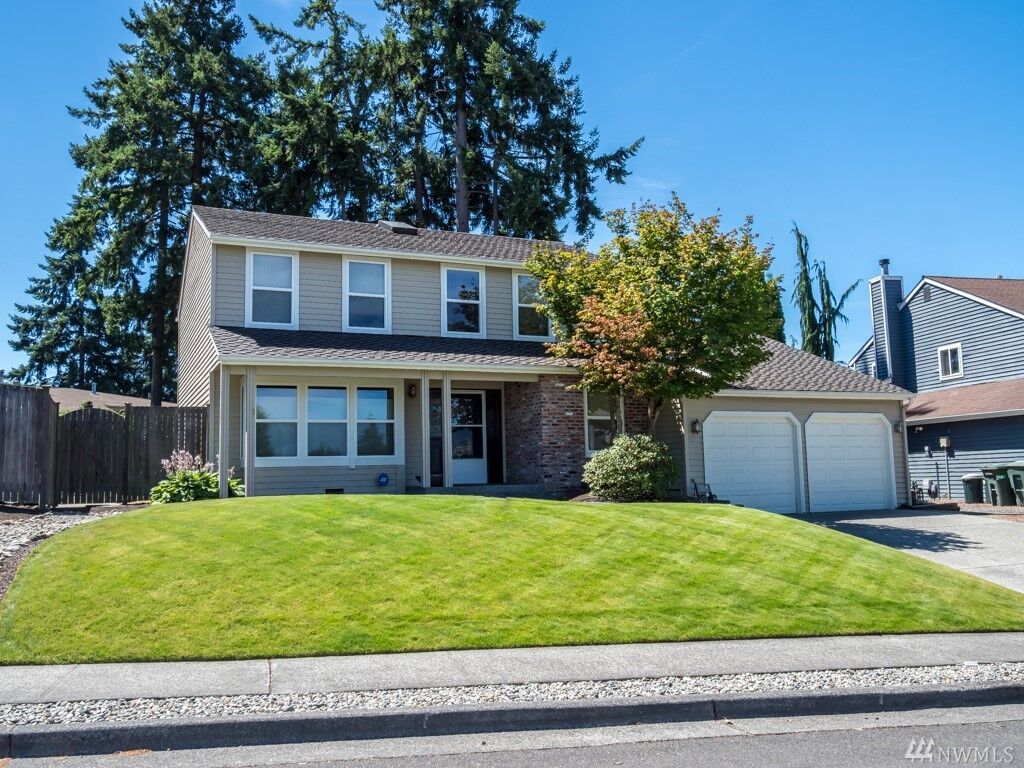 Property Photo:  18712 Blue Ridge Dr  WA 98037 