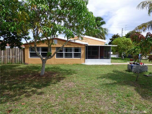 Property Photo: 1600 NE 173rd St FL 33162