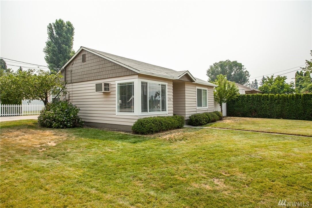 Property Photo:  293 N Kentucky Ave  WA 98802 