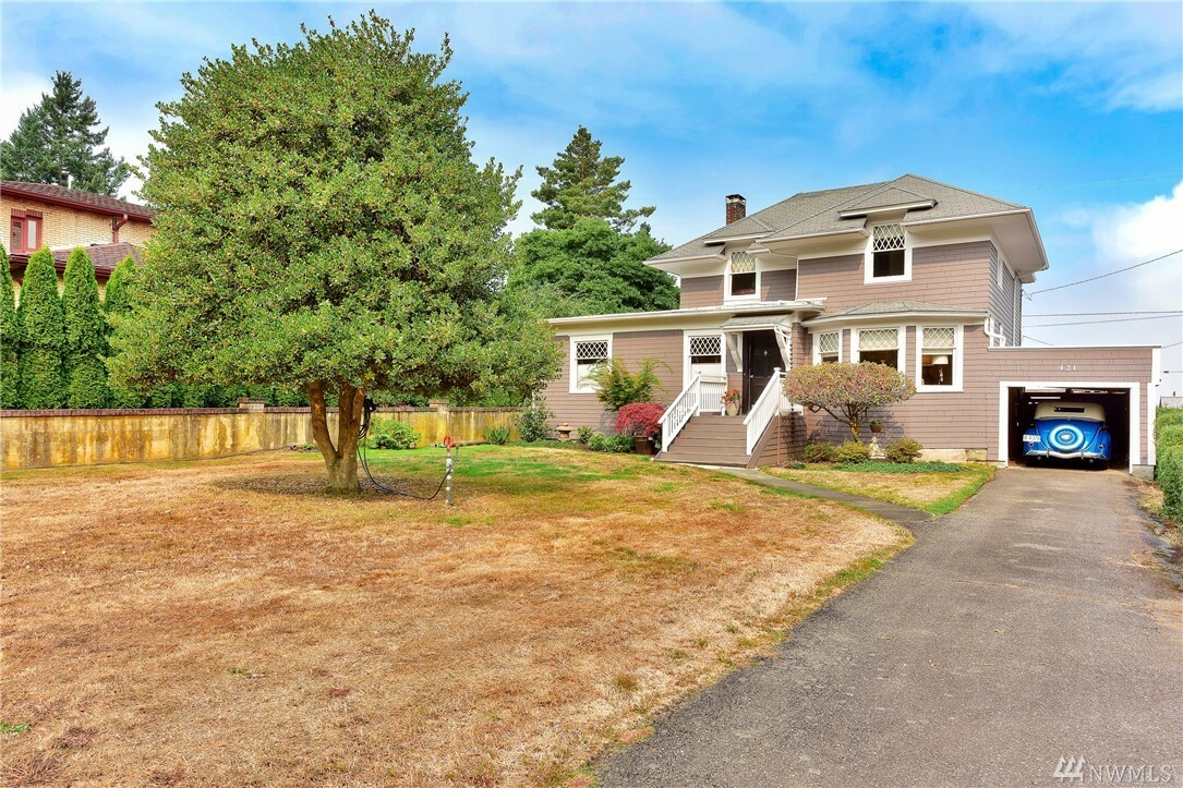 Property Photo:  421 N Forest St  WA 98225 