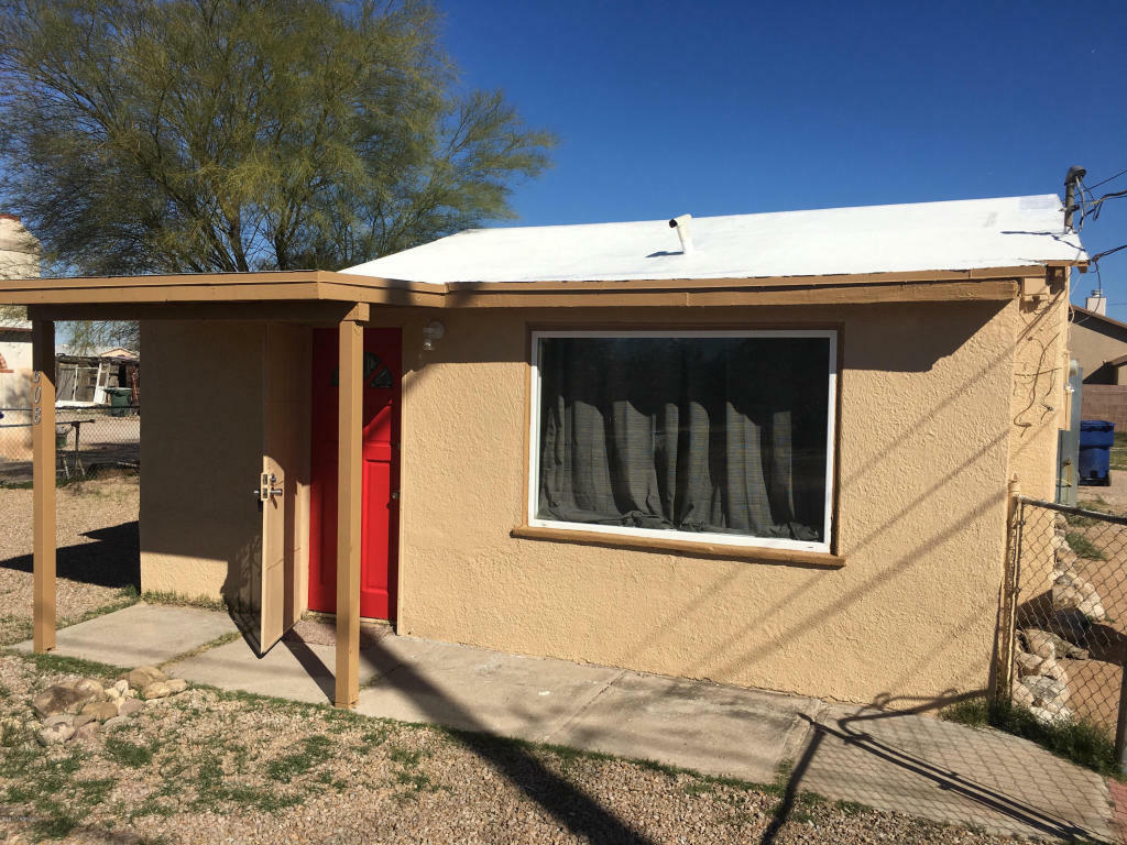 Property Photo:  608 W Simmons Road  AZ 85705 