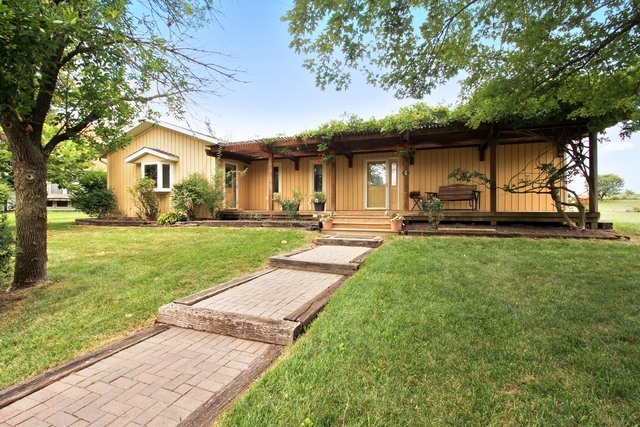 Property Photo:  148 Sun Street  IL 60919 