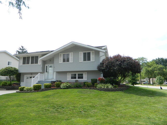 Property Photo:  429 Desmond Drive  IL 60193 