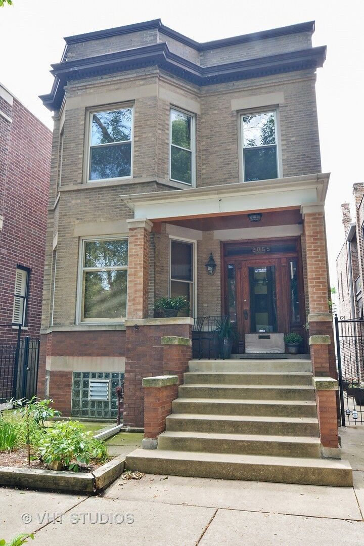 Property Photo: 2055 W Pensacola Avenue 2 IL 60618