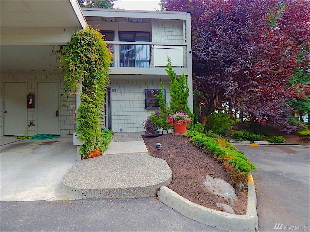 Property Photo:  22713 Lakeview Dr B-6  WA 98043 