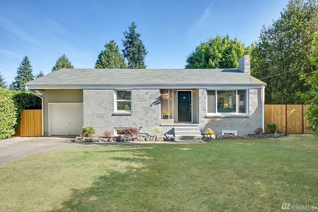 Property Photo:  1932 N 120th St  WA 98133 