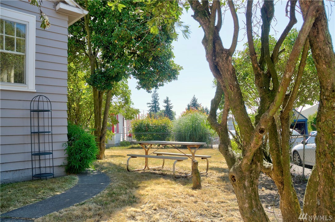 Property Photo:  4954 Lewis Place SW  WA 98116 