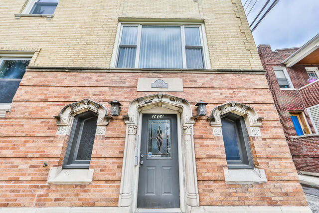 Property Photo: 3604 Albany Avenue 2E IL 60618