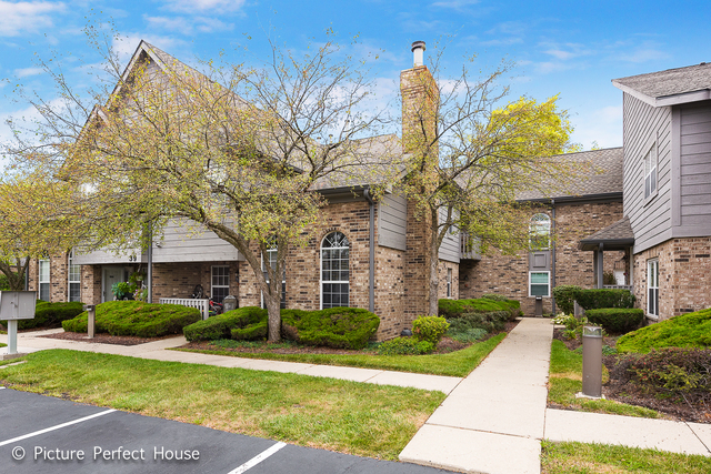 Property Photo:  39 Foxcroft Road 107  IL 60565 