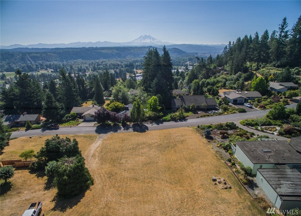 Property Photo: 13 137th Ave E WA 98374