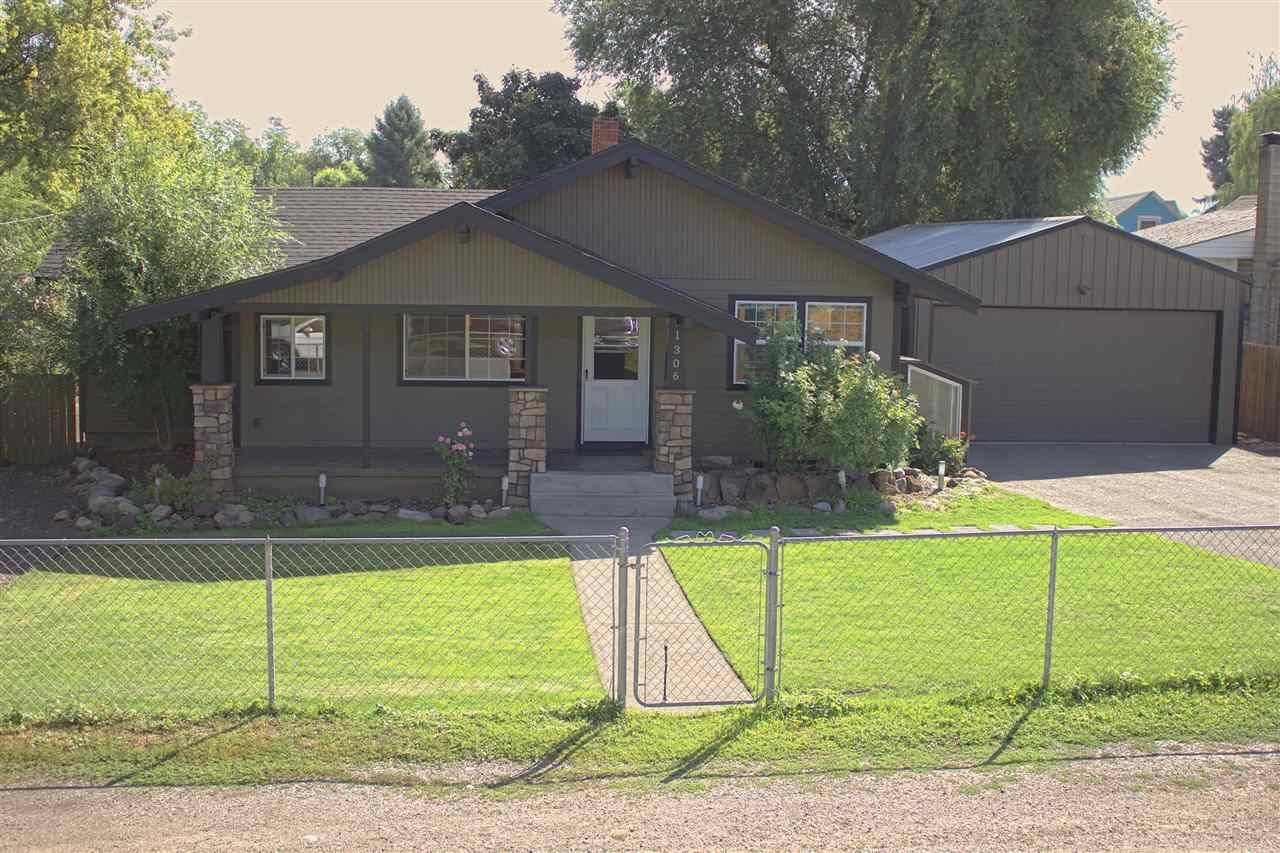 Property Photo: 1306 N Greenacres Rd WA 99016