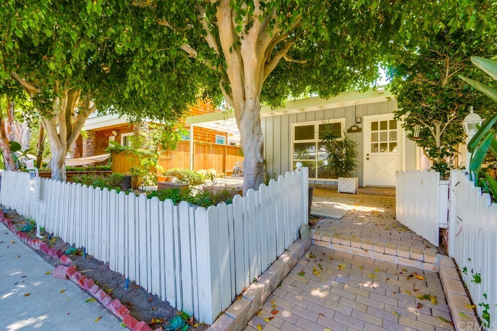 Property Photo:  508 Acacia Avenue  CA 92625 