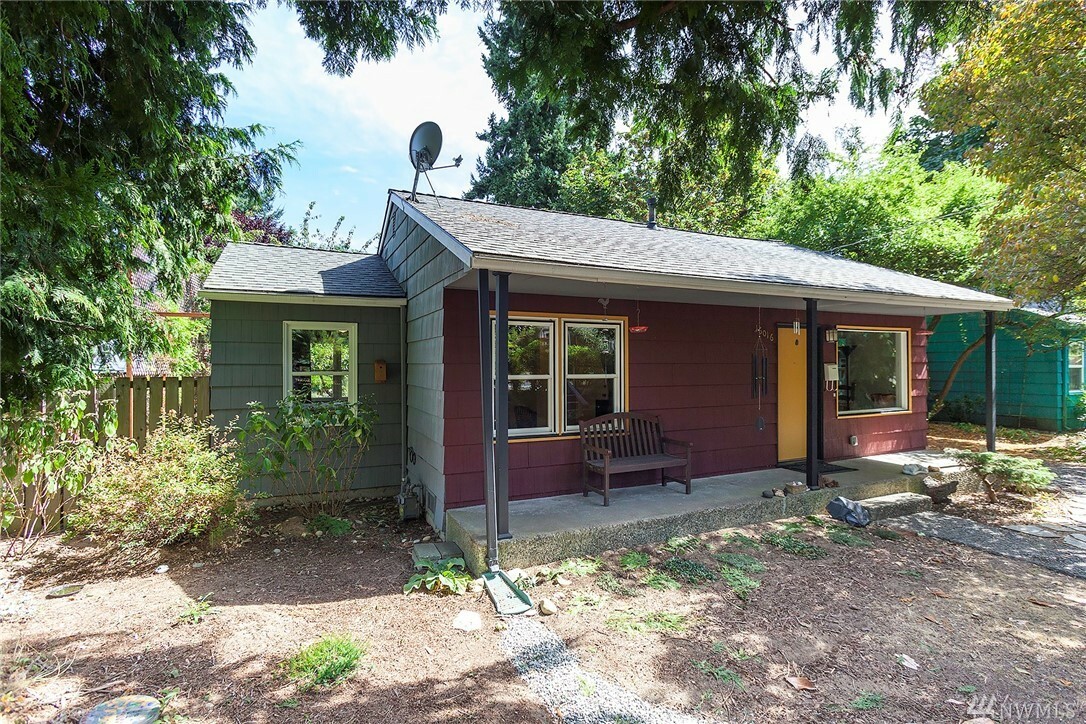 Property Photo:  16016 26th Ave NE  WA 98155 