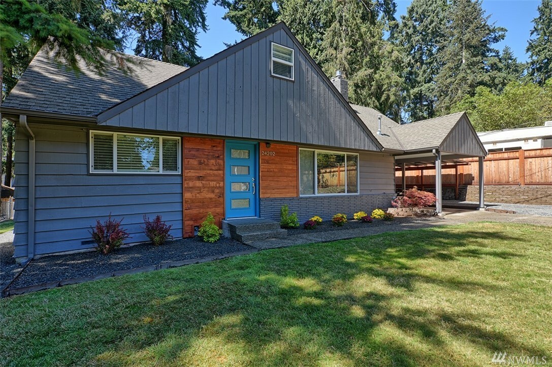 Property Photo:  24202 3rd Place W  WA 98021 