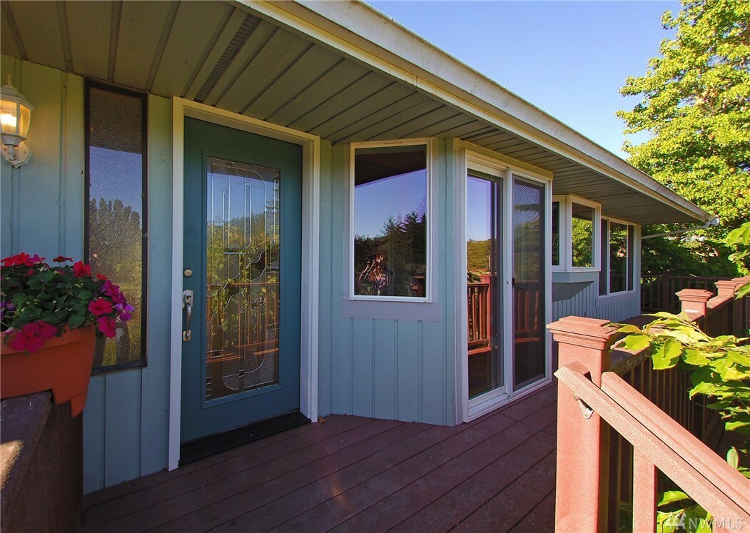 Property Photo: 179 Hurricane Ridge Dr WA 98382
