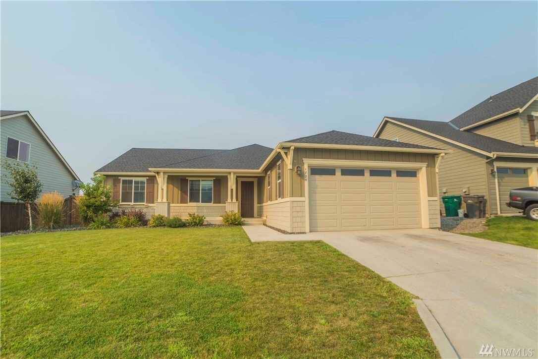 Property Photo:  1725 SE 6th St  WA 98802 