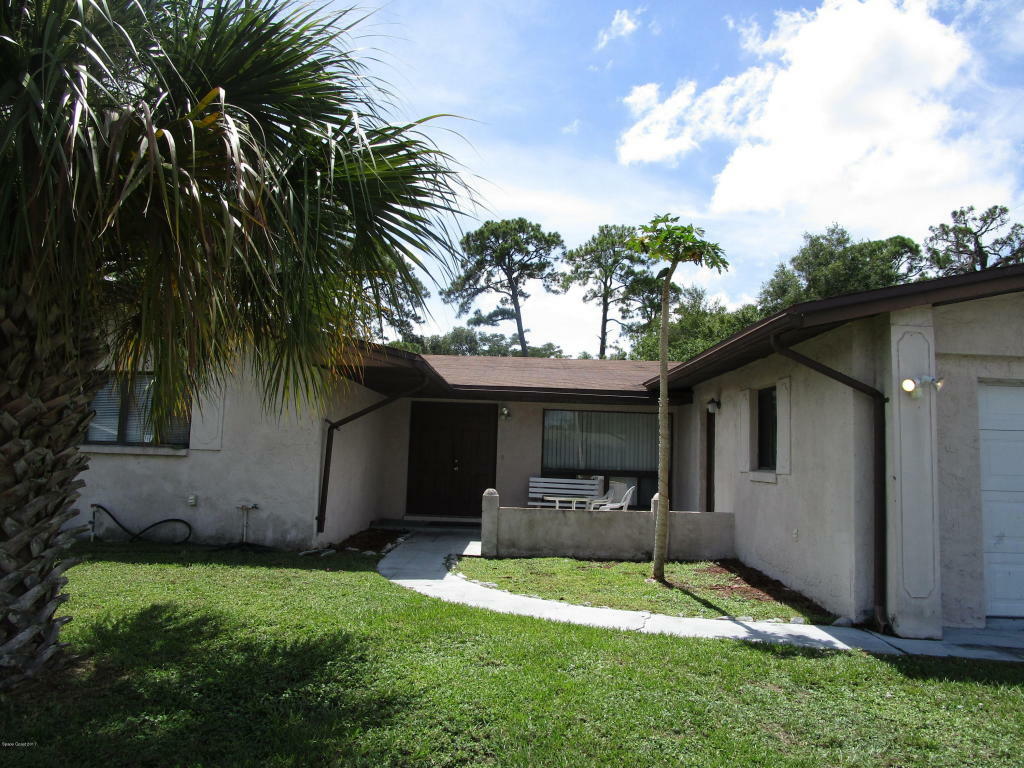 Property Photo:  1013 Revilla Lane 1013  FL 32955 