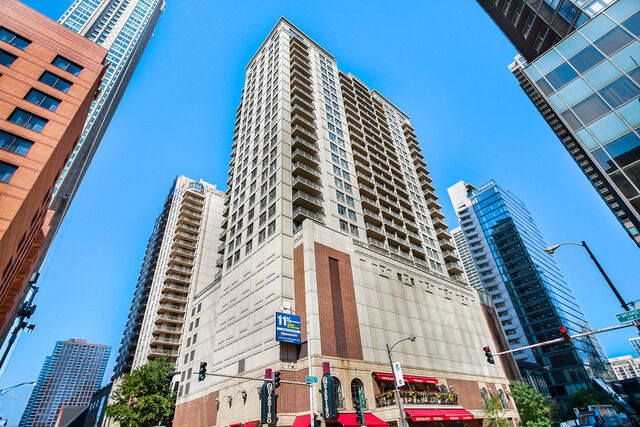 Property Photo: 630 N State Street 1606 IL 60654