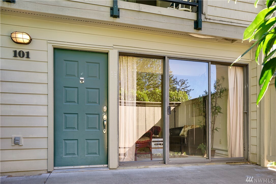 Property Photo: 8835 166th Ave NE D101 WA 98052