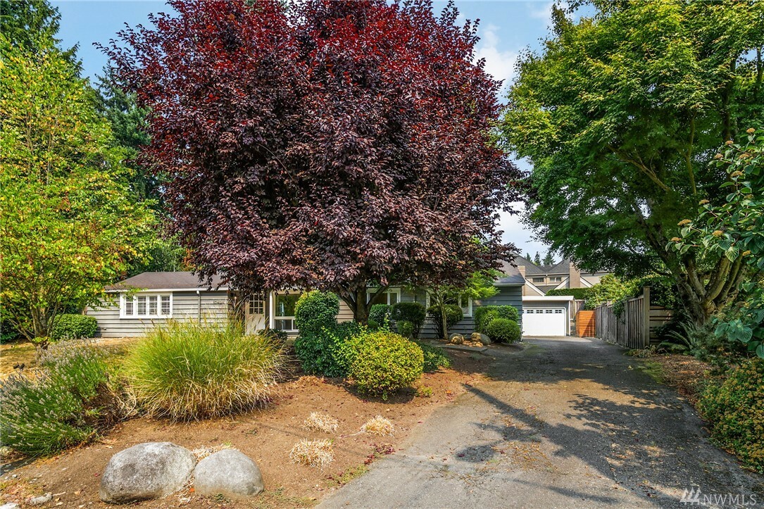 Property Photo:  10424 NE 17th St  WA 98004 