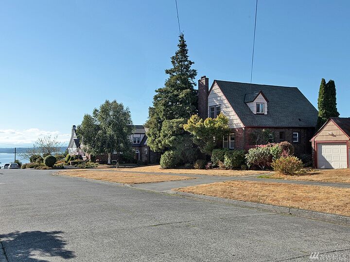Property Photo:  1534 46th Ave SW  WA 98116 