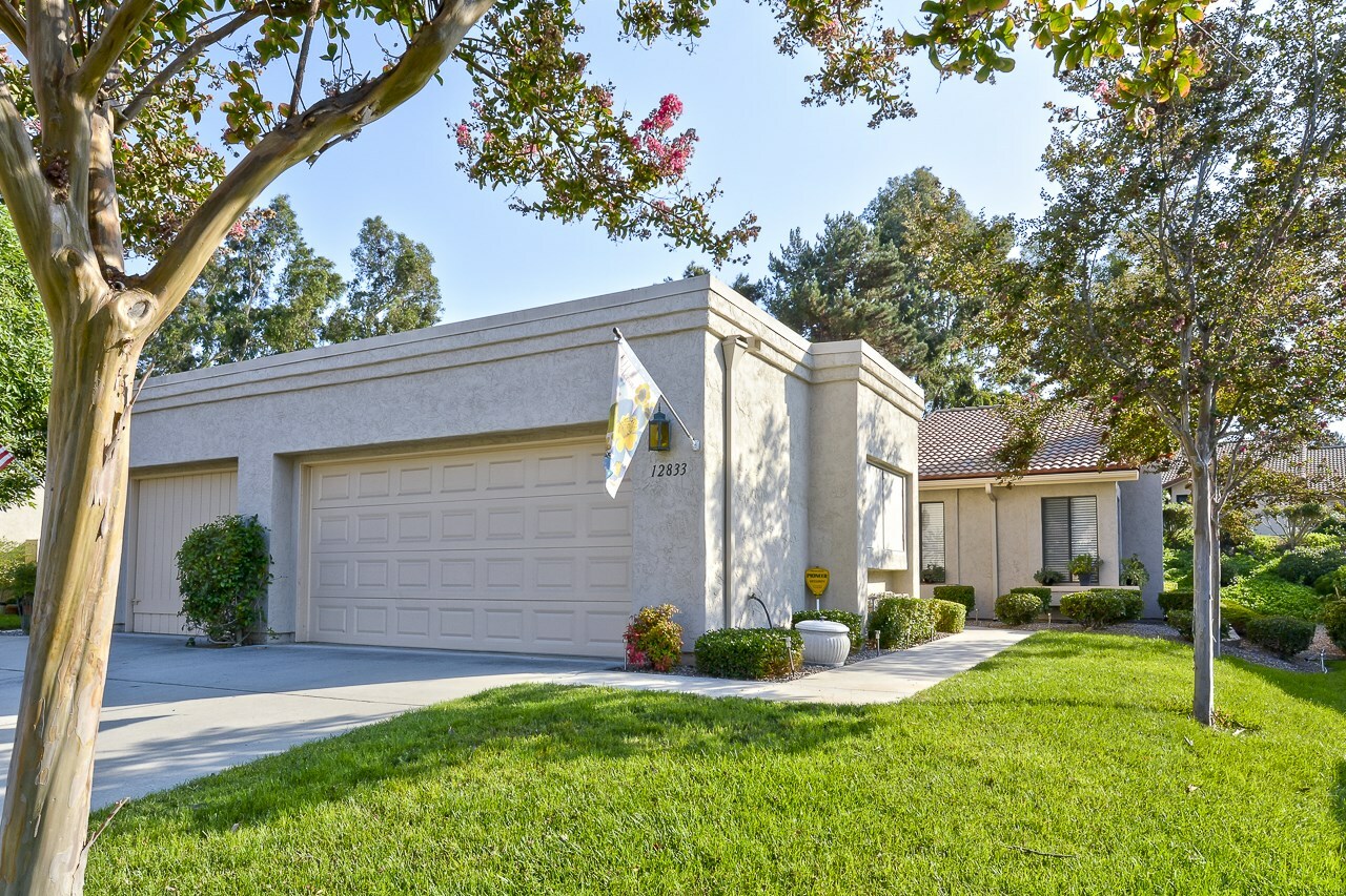Property Photo: 12833 Via Moura CA 92128
