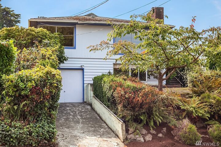 5617 SW Winthrop St  Seattle WA 98116 photo