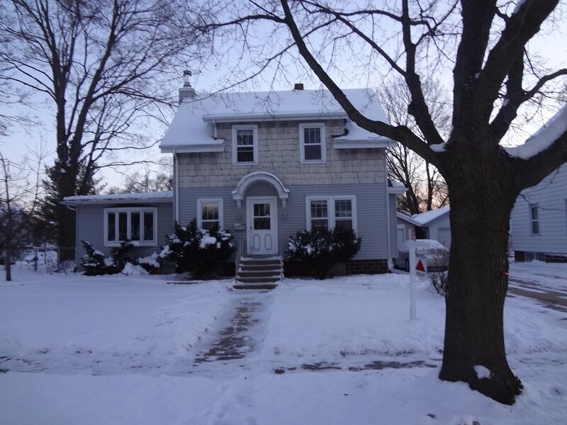 Property Photo:  354 E Dodge St  WI 53549 