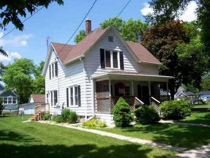 Property Photo:  313 Jackson St  WI 53538 