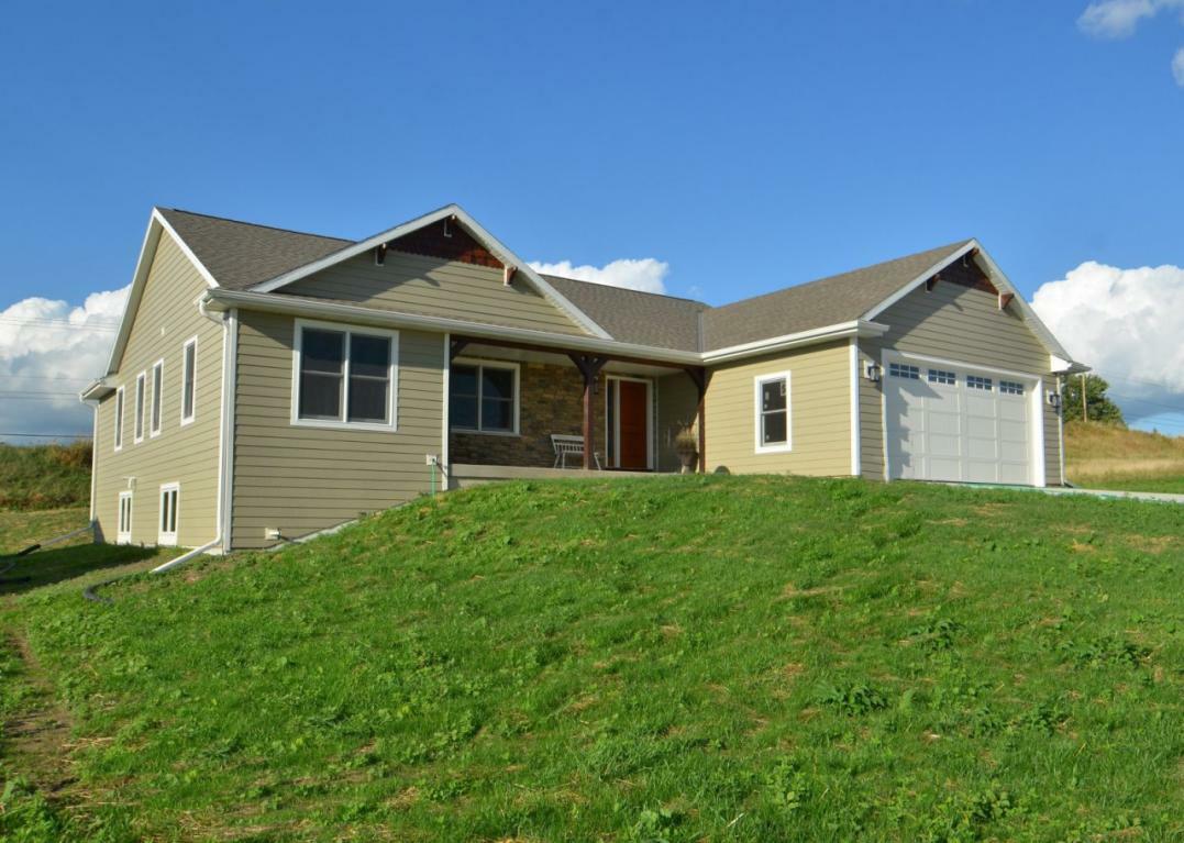 Property Photo: 1442 Stoney Brook Ct WI 53036-9415