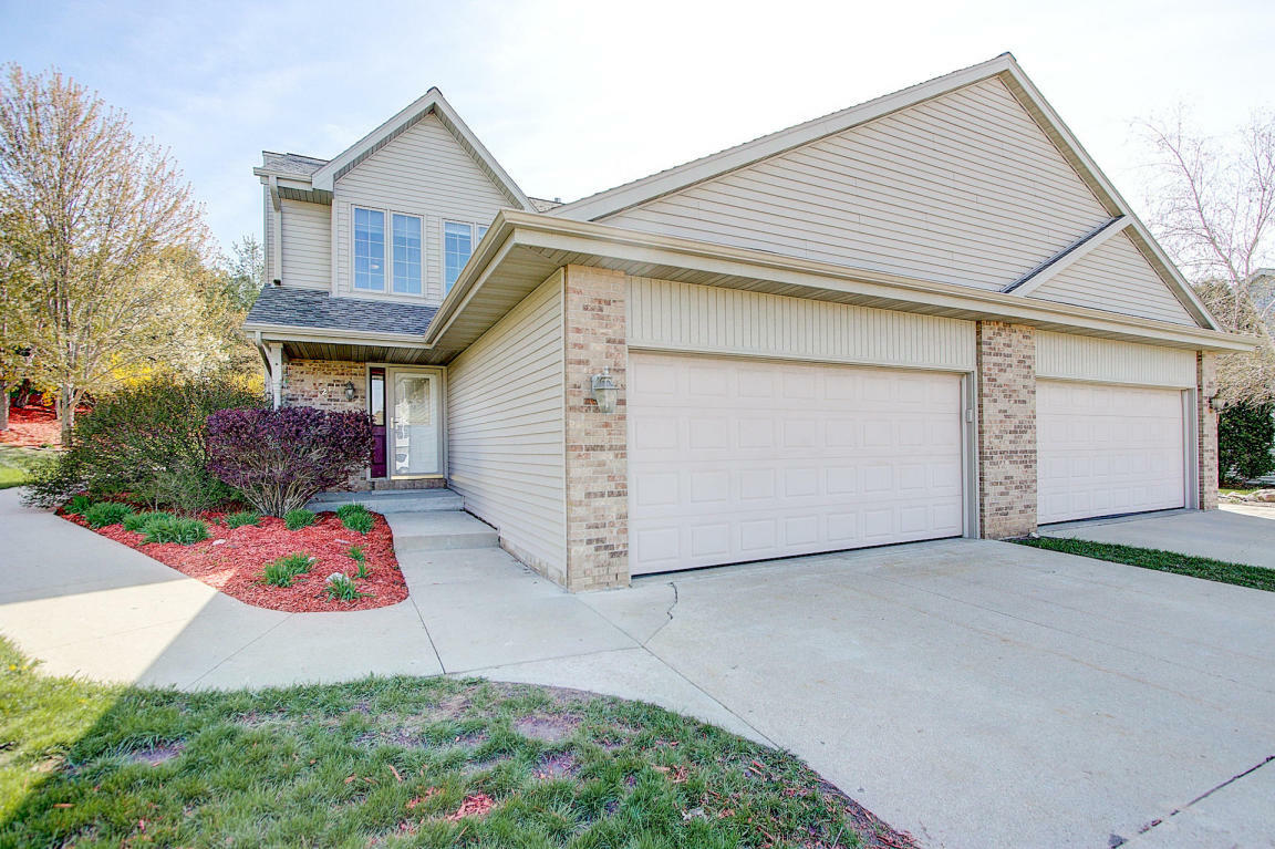 Property Photo: 1211 White Sands Ct WI 53090-5431