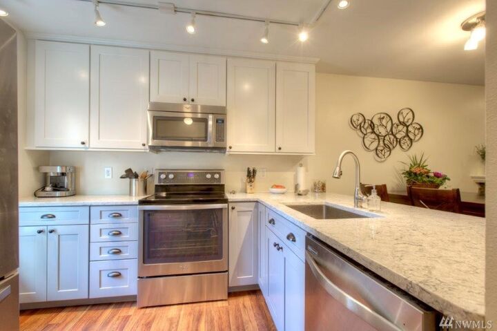 Property Photo:  515  Newport Way NW B5  WA 98027 