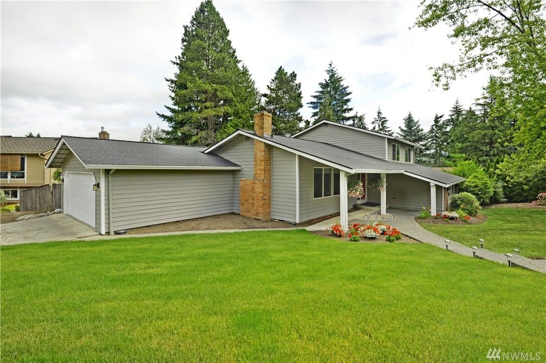 Property Photo:  3104 181st Ave NE  WA 98052 