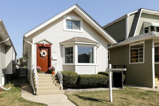 Property Photo: 5406 Grace Street IL 60641