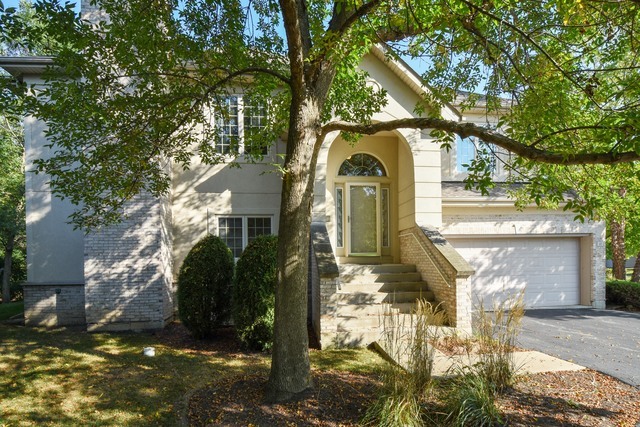 Property Photo:  11 Beaconsfield Court  IL 60069 