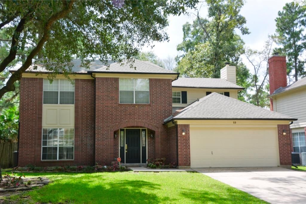 Property Photo: 15 Greentwig Place TX 77381
